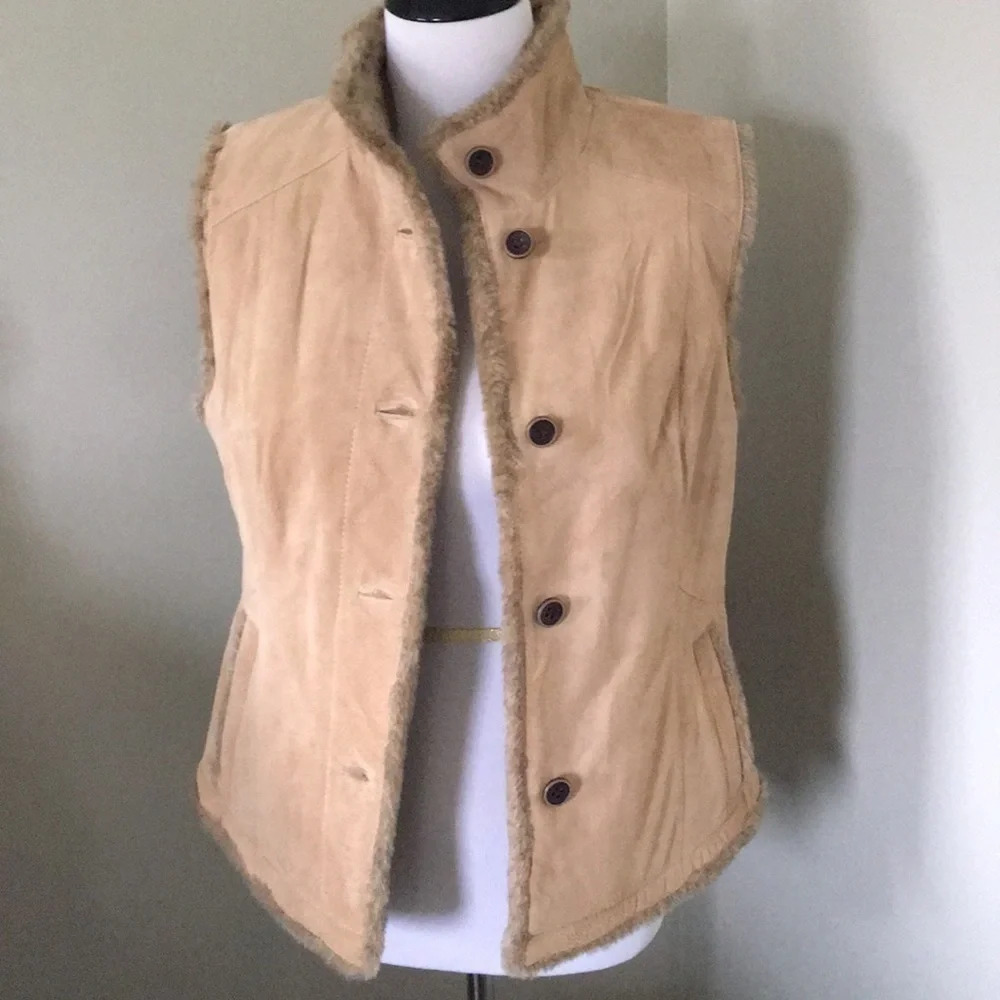 Eddie Bauer Tan SEATTLE SUEDE Faux Fur lined vest, Small, NWOT
